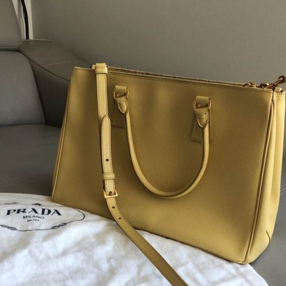 SOLD Prada Saffiano Tote - Picture 2 of 5